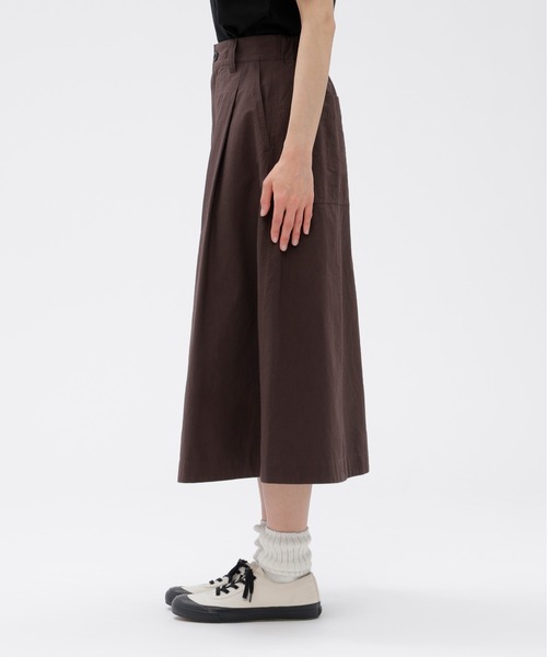 MHL.（エムエイチエル）の「LIGHTWEIGHT COTTON NYLON TWILL（スカート・レディース・ボルドー/ブラック・3/2/1/0）」の9枚目の写真