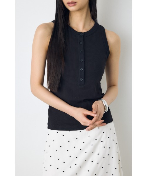 AZUL by moussy(アズールバイマウジー)の「ヘンリーネックタンクトップ(タンクトップ・レディース・ベージュ/オフホワイト/ブラック・SMALL/MEDIUM)」の2枚目の写真