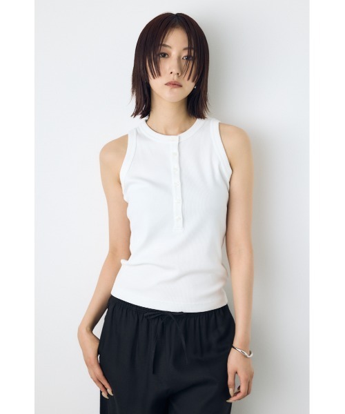 AZUL by moussy(アズールバイマウジー)の「ヘンリーネックタンクトップ(タンクトップ・レディース・ベージュ/オフホワイト/ブラック・SMALL/MEDIUM)」の14枚目の写真