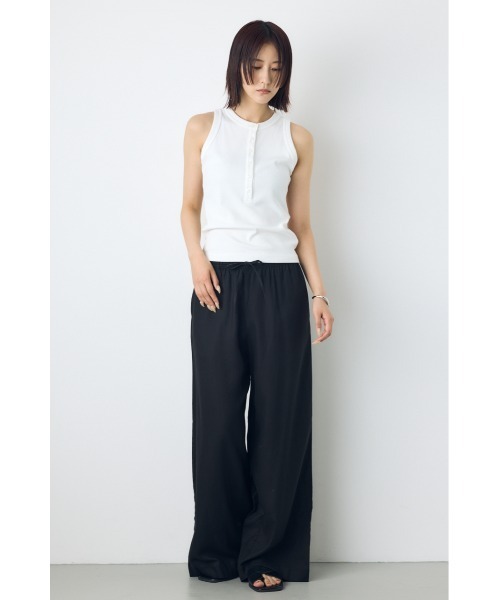 AZUL by moussy(アズールバイマウジー)の「ヘンリーネックタンクトップ(タンクトップ・レディース・ベージュ/オフホワイト/ブラック・SMALL/MEDIUM)」の17枚目の写真