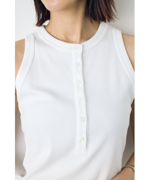 AZUL by moussy(アズールバイマウジー)の「ヘンリーネックタンクトップ(タンクトップ・レディース・ベージュ/オフホワイト/ブラック・SMALL/MEDIUM)」の18枚目の写真