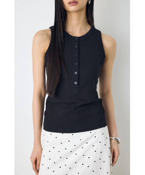 AZUL by moussy(アズールバイマウジー)の「ヘンリーネックタンクトップ(タンクトップ・レディース・ベージュ/オフホワイト/ブラック・SMALL/MEDIUM)」の22枚目の写真