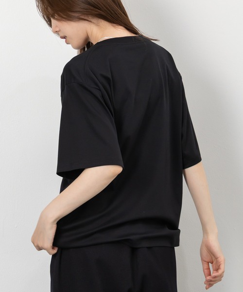 MAISONCOMFY (メゾンコンフィ)の「【接触冷感 ビッグロゴTシャツ】大胆な配色ロゴ使い(Tシャツ/カットソー・レディース・ブラック/ホワイト/カーキ・FREE)」の21枚目の写真