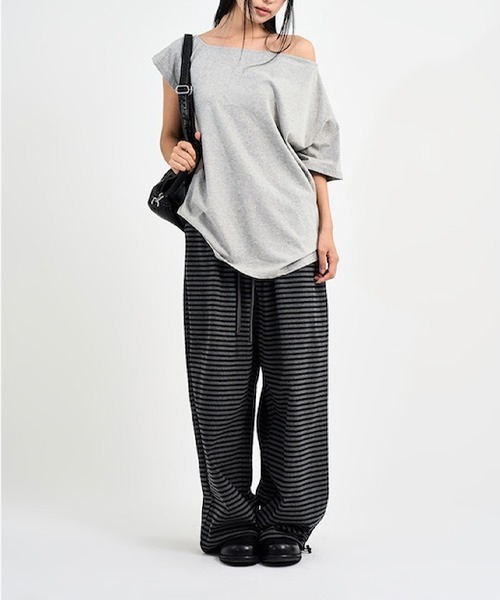 raucohouse（ラウコハウス）の「オフショルダーオーバーサイズ半袖Tシャツ（Tシャツ/カットソー・レディース・ホワイト/ブラック/グレー・FREE）」の4枚目の写真