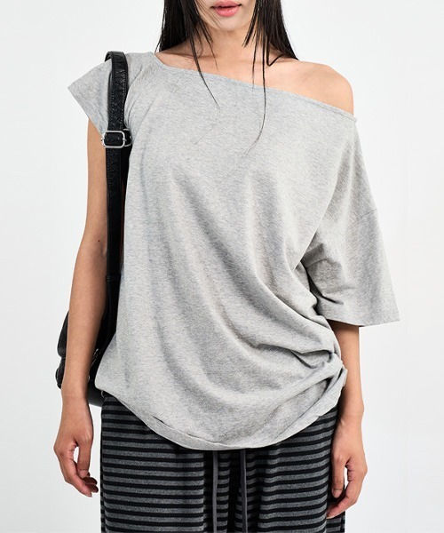 raucohouse（ラウコハウス）の「オフショルダーオーバーサイズ半袖Tシャツ（Tシャツ/カットソー・レディース・ホワイト/ブラック/グレー・FREE）」の11枚目の写真