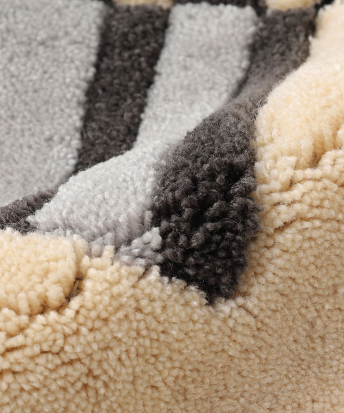 ACME FURNITURE（アクメファニチャー）の「MIDCITY MAT 50x70　ミッドシティ マット（ラグ/マット・レディース・ブラック・FREE）」の2枚目の写真