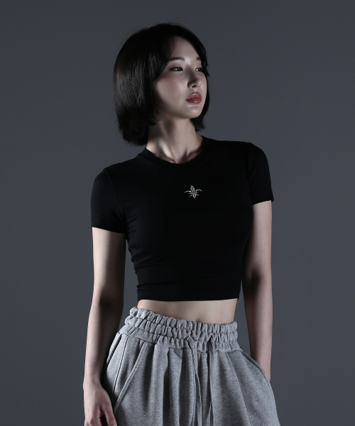 CARMID（カミド）の「(W) ノーブルクロップ半袖 [ブラック]（Tシャツ/カットソー・レディース・その他・1/2）」の4枚目の写真