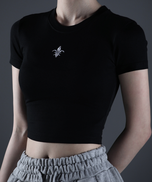 CARMID（カミド）の「(W) ノーブルクロップ半袖 [ブラック]（Tシャツ/カットソー・レディース・その他・1/2）」の6枚目の写真