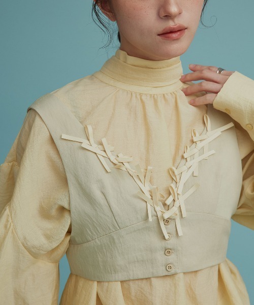 W:Huku(フーク)の「【W:Huku / ドライタッチツイル】リボンビスチェ / Dry-Touch Twill Ribbon Bustier(ベスト・レディース・ブラック/ベージュ・M/L)」の2枚目の写真
