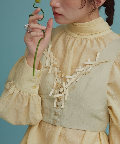 W:Huku(フーク)の「【W:Huku / ドライタッチツイル】リボンビスチェ / Dry-Touch Twill Ribbon Bustier(ベスト・レディース・ブラック/ベージュ・M/L)」の4枚目の写真