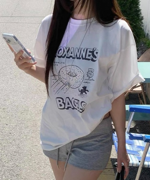 SHERU（シェル）の「【4 デザイン展開】レトロプリントオーバーサイズTシャツ 半袖　英字 イラスト（Tシャツ/カットソー・レディース・ホワイト/ホワイト系その他2/ホワイト系その他3/ホワイト系その他・F）」の3枚目の写真