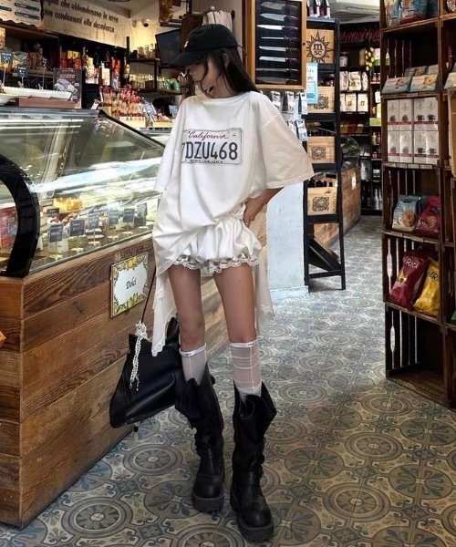 SHERU（シェル）の「【4 デザイン展開】レトロプリントオーバーサイズTシャツ 半袖　英字 イラスト（Tシャツ/カットソー・レディース・ホワイト/ホワイト系その他2/ホワイト系その他3/ホワイト系その他・F）」の10枚目の写真