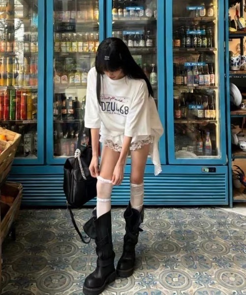 SHERU（シェル）の「【4 デザイン展開】レトロプリントオーバーサイズTシャツ 半袖　英字 イラスト（Tシャツ/カットソー・レディース・ホワイト/ホワイト系その他2/ホワイト系その他3/ホワイト系その他・F）」の14枚目の写真