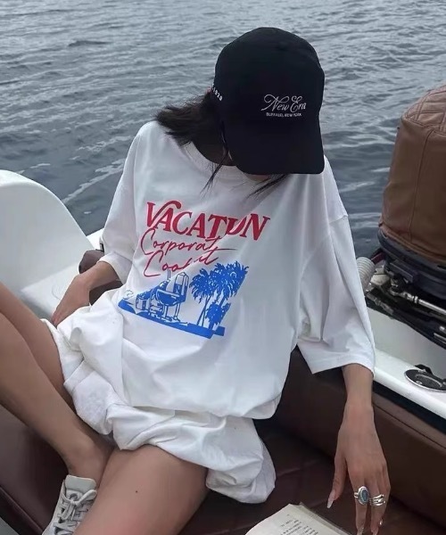 SHERU（シェル）の「【4 デザイン展開】レトロプリントオーバーサイズTシャツ 半袖　英字 イラスト（Tシャツ/カットソー・レディース・ホワイト/ホワイト系その他2/ホワイト系その他3/ホワイト系その他・F）」の5枚目の写真