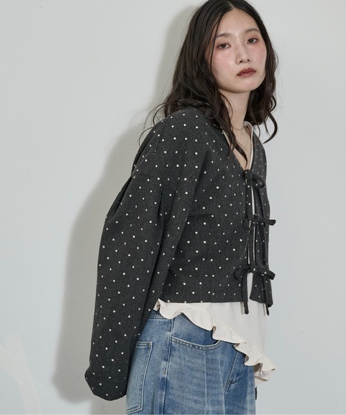THE YOn(ザヨン)の「2wayグリッタードットツイードクロップドノーカラージャケット(ノーカラージャケット・レディース・チャコールグレー/グレー・FREE)」の18枚目の写真