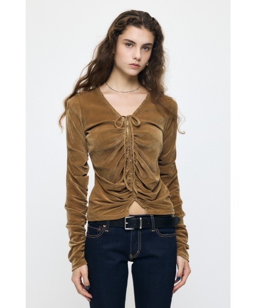 MOUSSY(マウジー)の「【26年AW新作】SHEER VELOUR カーディガン(カーディガン/ボレロ・レディース・ベージュ/ブラック/グレー・FREE)」の3枚目の写真