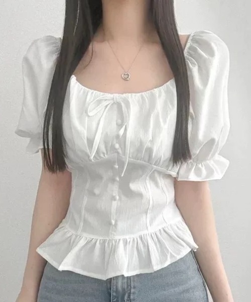 Sibra(シブラ)の「3color フロントリボンスクエアネックペプラムブラウス(Tシャツ/カットソー・レディース・ブルー/ホワイト/ブラック・M)」の1枚目の写真