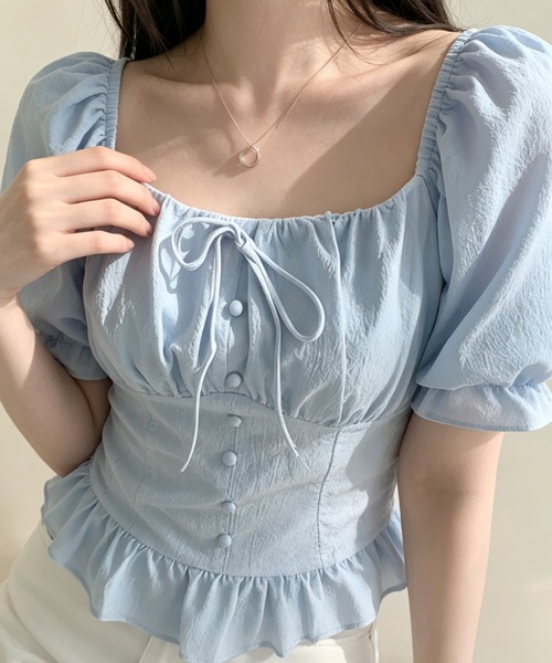 Sibra(シブラ)の「3color フロントリボンスクエアネックペプラムブラウス(Tシャツ/カットソー・レディース・ブルー/ホワイト/ブラック・M)」の3枚目の写真