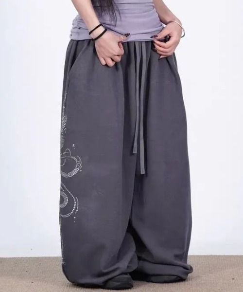 Teem Store（チームストア）の「ラインストーン付きワイドスウェットパンツ イージーパンツ（スウェットパンツ・レディース・パープル/チャコール/ホワイト/ブラック・L/M）」の5枚目の写真