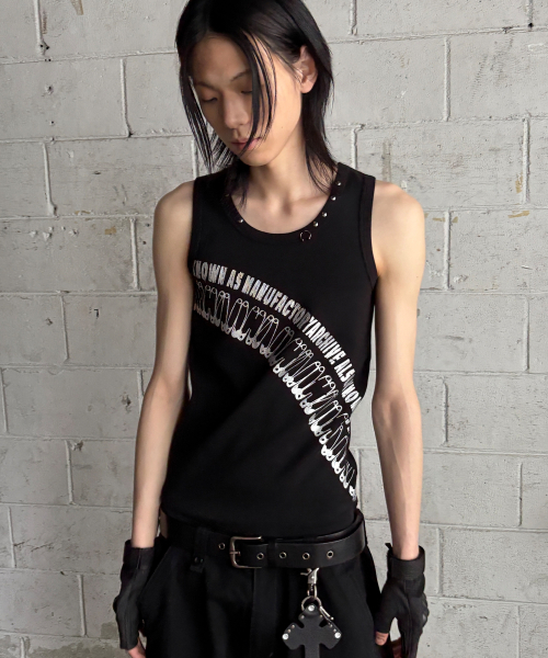 AAKAM(アーカム)の「Safety Pin Sleeveless (Black)(Tシャツ/カットソー・レディース・その他・1/2)」の1枚目の写真