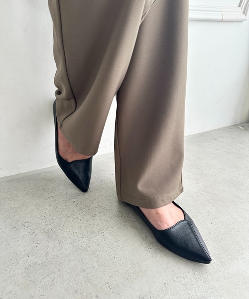MYMOOD.（マイムード）の「ローヒールポインテッドパンプス（パンプス・レディース・ブラック/ベージュ・24.5cm/23.5cm）」の2枚目の写真