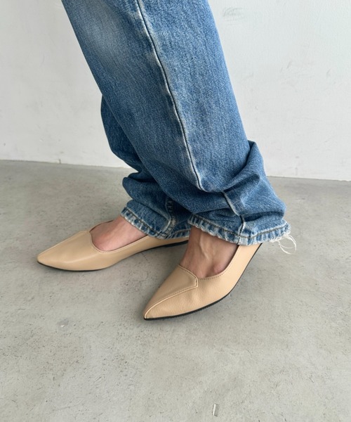 MYMOOD.（マイムード）の「ローヒールポインテッドパンプス（パンプス・レディース・ブラック/ベージュ・24.5cm/23.5cm）」の3枚目の写真