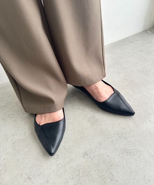 MYMOOD.（マイムード）の「ローヒールポインテッドパンプス（パンプス・レディース・ブラック/ベージュ・24.5cm/23.5cm）」の12枚目の写真