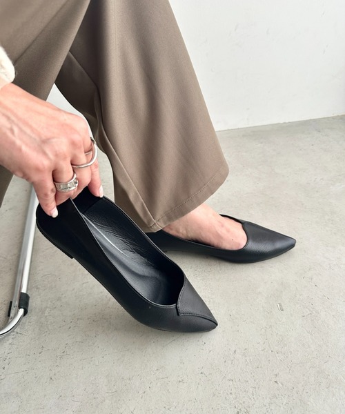 MYMOOD.（マイムード）の「ローヒールポインテッドパンプス（パンプス・レディース・ブラック/ベージュ・24.5cm/23.5cm）」の16枚目の写真
