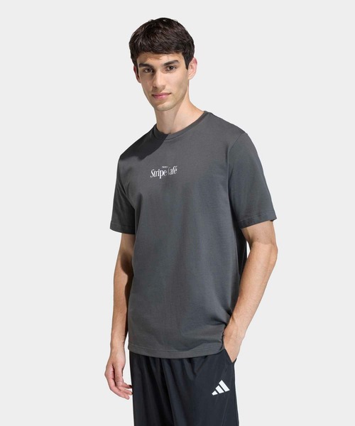 adidas(アディダス)の「コーヒー カフェ ドーナッツ ボックス グラフィックTシャツ / アディダス adidas(Tシャツ/カットソー・メンズ・グレー・XX-LARGE/3XL/LARGE/MEDIUM/SMALL/X-LARGE/X-SMALL)」の1枚目の写真