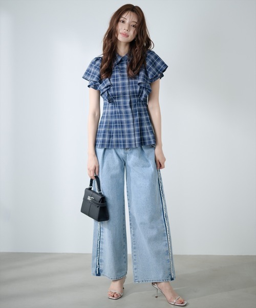 AND COUTURE(アンドクチュール)の「ラッフルスリーブチェックシャツブラウス(シャツ/ブラウス・レディース・ネイビー/ブルー・FREE)」の5枚目の写真