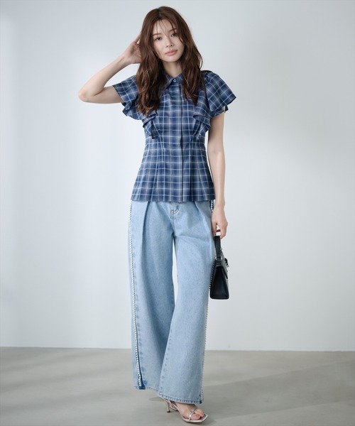 AND COUTURE(アンドクチュール)の「ラッフルスリーブチェックシャツブラウス(シャツ/ブラウス・レディース・ネイビー/ブルー・FREE)」の7枚目の写真