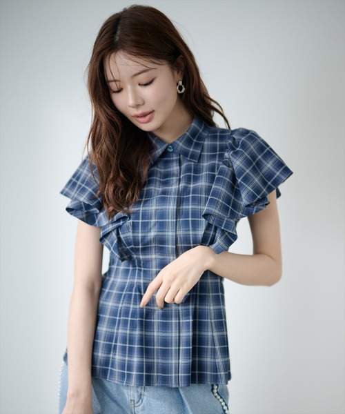 AND COUTURE(アンドクチュール)の「ラッフルスリーブチェックシャツブラウス(シャツ/ブラウス・レディース・ネイビー/ブルー・FREE)」の12枚目の写真