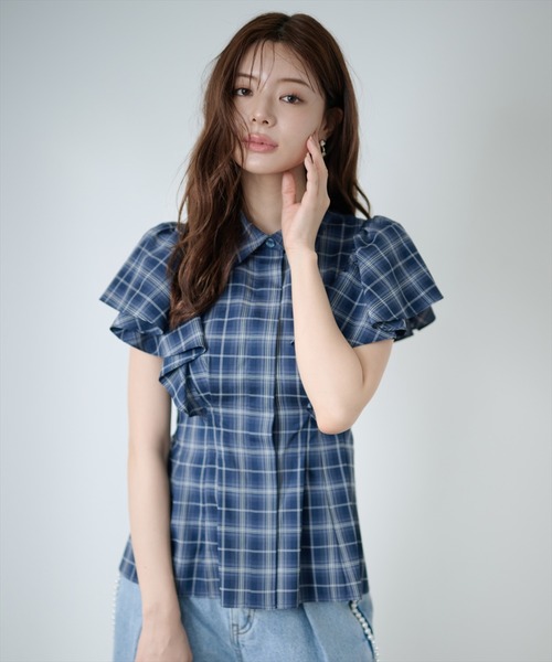 AND COUTURE(アンドクチュール)の「ラッフルスリーブチェックシャツブラウス(シャツ/ブラウス・レディース・ネイビー/ブルー・FREE)」の13枚目の写真