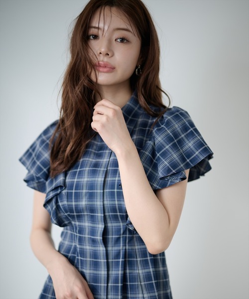 AND COUTURE(アンドクチュール)の「ラッフルスリーブチェックシャツブラウス(シャツ/ブラウス・レディース・ネイビー/ブルー・FREE)」の15枚目の写真