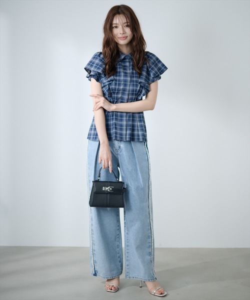 AND COUTURE(アンドクチュール)の「ラッフルスリーブチェックシャツブラウス(シャツ/ブラウス・レディース・ネイビー/ブルー・FREE)」の8枚目の写真