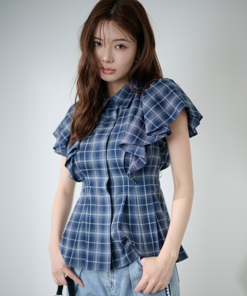 AND COUTURE(アンドクチュール)の「ラッフルスリーブチェックシャツブラウス(シャツ/ブラウス・レディース・ネイビー/ブルー・FREE)」の21枚目の写真