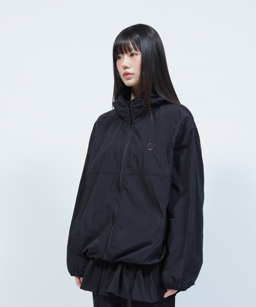 LMR(エルエムアール)の「フローラルロゴクランキーフードウィンドブレーカーBLACK(パーカー・レディース・ブラック・MEDIUM/SMALL)」の1枚目の写真