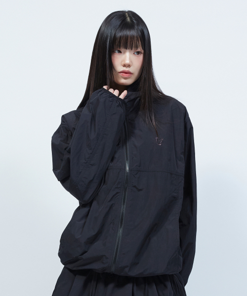 LMR(エルエムアール)の「フローラルロゴクランキーフードウィンドブレーカーBLACK(パーカー・レディース・ブラック・MEDIUM/SMALL)」の9枚目の写真