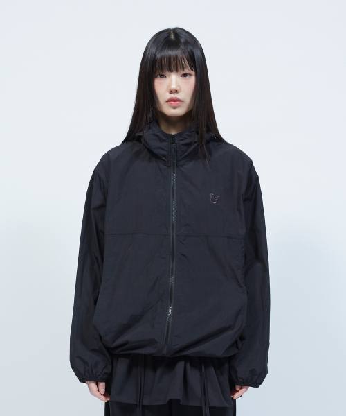 LMR(エルエムアール)の「フローラルロゴクランキーフードウィンドブレーカーBLACK(パーカー・レディース・ブラック・MEDIUM/SMALL)」の10枚目の写真