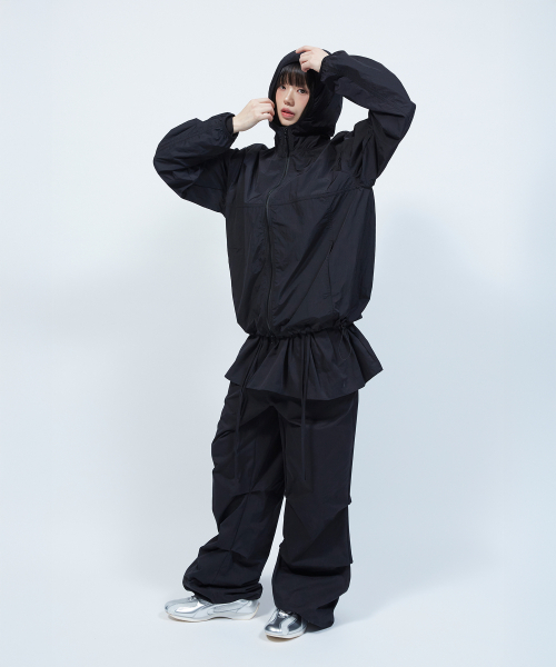 LMR(エルエムアール)の「フローラルロゴクランキーフードウィンドブレーカーBLACK(パーカー・レディース・ブラック・MEDIUM/SMALL)」の12枚目の写真
