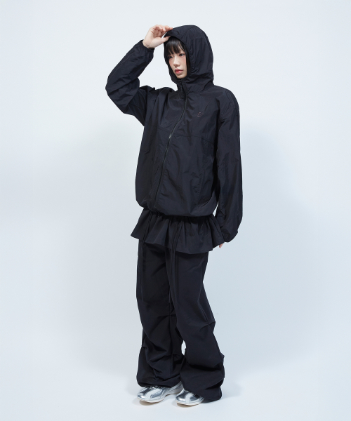 LMR(エルエムアール)の「フローラルロゴクランキーフードウィンドブレーカーBLACK(パーカー・レディース・ブラック・MEDIUM/SMALL)」の13枚目の写真