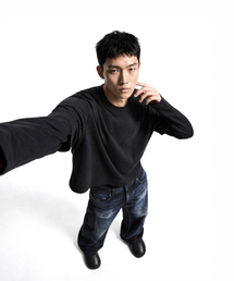 C WEAR BY THE GENIUS（シーウェアバイザジーニアス）の「ネックバインディング メンズ クロップTシャツ ブラック（Tシャツ/カットソー）」