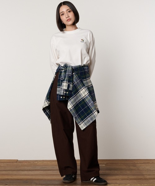 Arnold Palmer(アーノルドパーマー)の「アンブレラロゴ シェア ロングTシャツ(Tシャツ/カットソー・レディース・ダークブラウン/ブラック/ホワイト・XS/S/M/L/LL)」の6枚目の写真