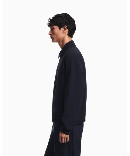 EMPORIO ARMANI（エンポリオアルマーニ）の「<オンライン限定>【エンポリオ アルマーニ】レギュラーフィット ジップブルゾン CAPSULE TRAVEL ESSENTIAL（ブルゾン・メンズ・ネイビー・46/48/50/52）」の3枚目の写真