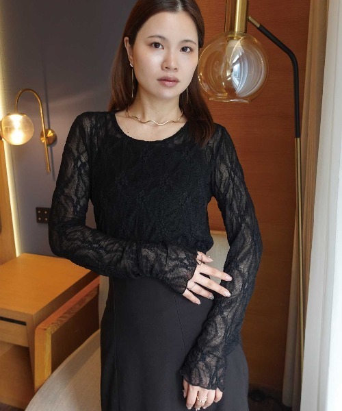 CORNERS(コーナーズ)の「レースクルーネックトップス(Tシャツ/カットソー・レディース・アイボリー/ブラック/ブラウン・M)」の1枚目の写真