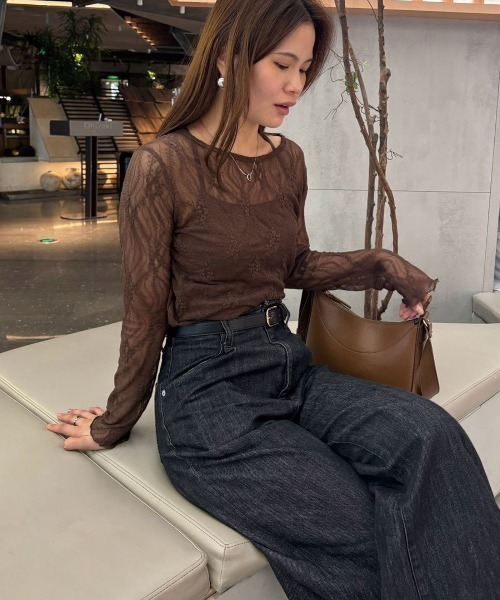 CORNERS(コーナーズ)の「レースクルーネックトップス(Tシャツ/カットソー・レディース・アイボリー/ブラック/ブラウン・M)」の5枚目の写真