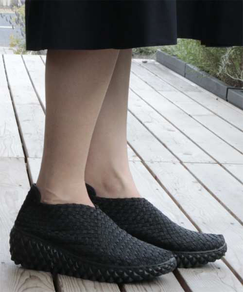 Rock Spring（ロックスプリング）の「ROCK SPRING "PRAIA DA LU" ウーブンシューズ (RS-121)（スリッポン・レディース・グレー/ホワイト/ブラック/ホワイト×ネイビー/ブラック×ホワイト/ネイビー/ブラック×グレー/ブラック×ブラック/ダークグレー/カーキ/ブラウン/シルバー・36/37/39/35/38）」の7枚目の写真