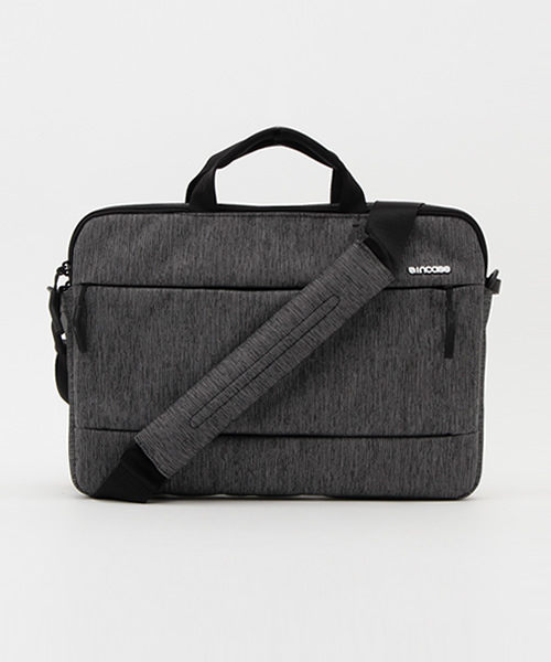 incase（インケース）の「CL60589 City Collection 13 Brief（ビジネスバッグ・メンズ・ブラック/グレー・ONE SIZE）」の2枚目の写真