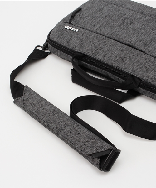 incase（インケース）の「CL60589 City Collection 13 Brief（ビジネスバッグ・メンズ・ブラック/グレー・ONE SIZE）」の5枚目の写真