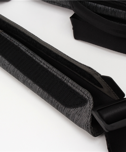 incase（インケース）の「CL60589 City Collection 13 Brief（ビジネスバッグ・メンズ・ブラック/グレー・ONE SIZE）」の6枚目の写真